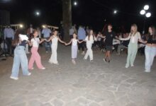 Πετροχώρι:-Δημοτική-βραδιά-με-πολύ-κόσμο-στην-πλατεία