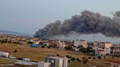 Λάρισα:-Μεγάλη-φωτιά-στην-ΚΑΡΑΤΖΗ-–-112,-κλειστά-παράθυρα-και-μετρήσεις-αέρα