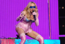 madonna:-Γενέθλια-στην-Κέρκυρα-με-χορό-πάνω-σε-σκάφος-–-Η-έκπληξη-που-την-περίμενε