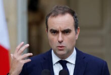 Γαλλία:-Πυρόπληκτοι-γιούχαραν-τον-πρωθυπουργό-Σεμπαστιάν-Λεκορνί-–-Βίντεο-από-τη-«θερμή»-υποδοχή