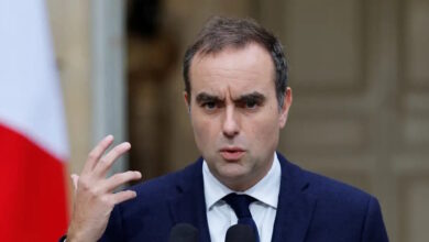 Γαλλία:-Πυρόπληκτοι-γιούχαραν-τον-πρωθυπουργό-Σεμπαστιάν-Λεκορνί-–-Βίντεο-από-τη-«θερμή»-υποδοχή