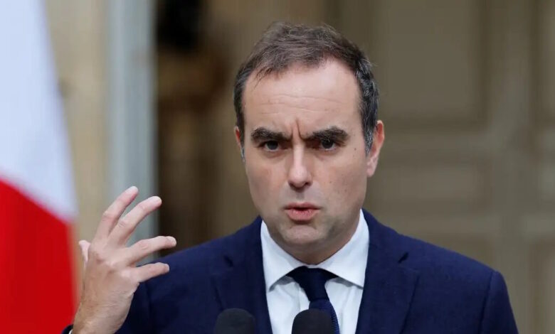 Γαλλία:-Πυρόπληκτοι-γιούχαραν-τον-πρωθυπουργό-Σεμπαστιάν-Λεκορνί-–-Βίντεο-από-τη-«θερμή»-υποδοχή