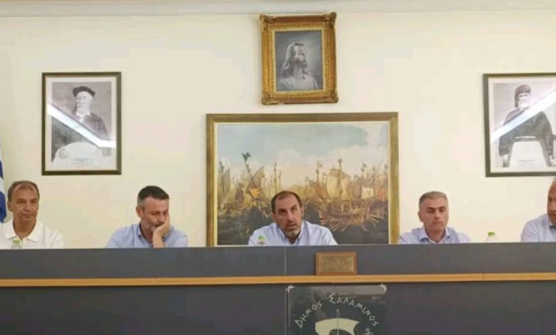 Κατσαφάδος-από-Σαλαμίνα:-Προτεραιότητα-η-γρήγορη-καταγραφή-των-ζημιών-και-οι-αποζημιώσεις,-την-Τρίτη-ξεκινούν-οι-αυτοψίες