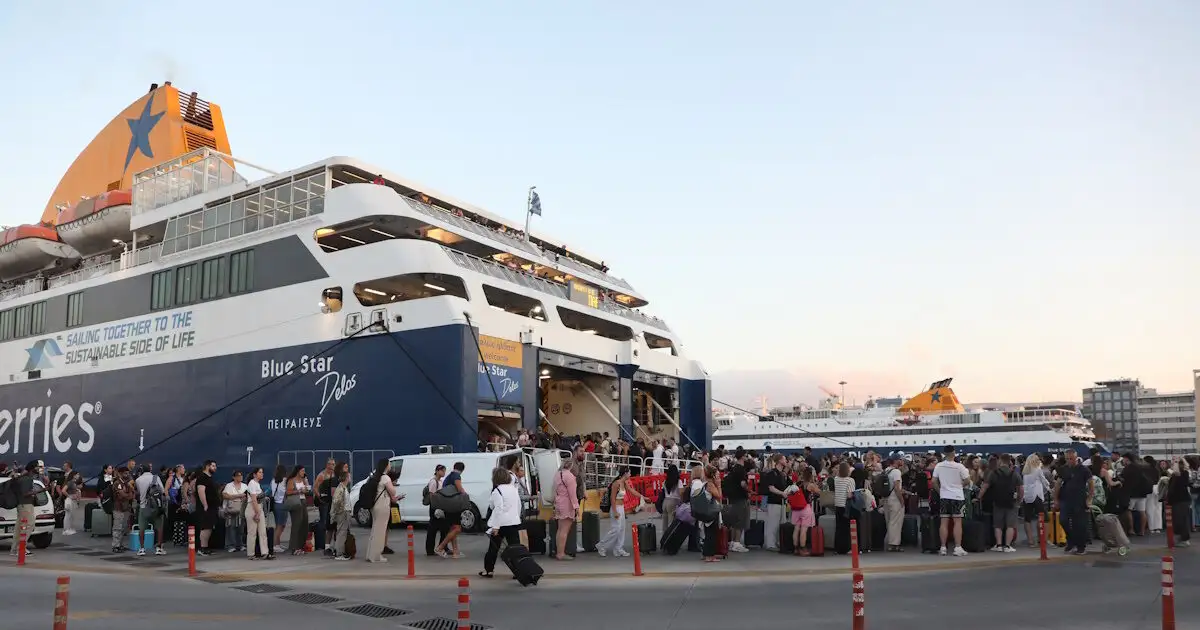 Ξεκίνησε-η-επιστροφή-των-αδειούχων-του-Αυγούστου-–-Πάνω-από-90.000-επιβάτες-βρέθηκαν-στα-λιμάνια-τη-Δευτέρα