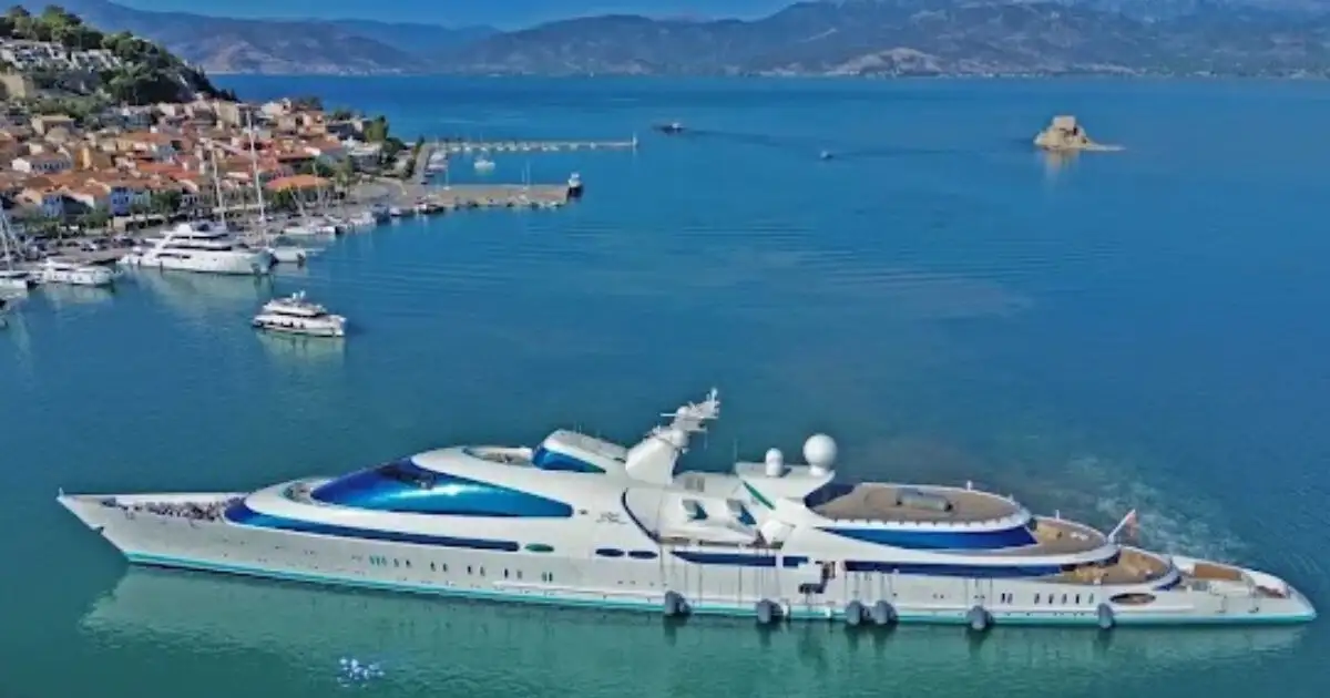 Στο-Ναύπλιο-το-super-yacht-«yas»-141-μέτρων-της-βασιλικής-οικογένειας-των-Ηνωμένων-Αραβικών-Εμιράτων