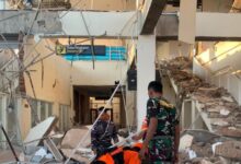 Ινδονησία:-84χρονη-ανασύρθηκε-ζωντανή-κάτω-από-ερείπια-τρεις-μέρες-μετά-τον-φονικό-σεισμό