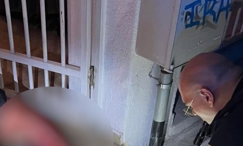 Θεσσαλονίκη:-31χρονος-μαχαίρωσε-25χρονη-μέσα-σε-διαμέρισμα-–-Με-τουρνικέ-οι-αστυνομικοί-σταμάτησαν-την-αιμορραγία