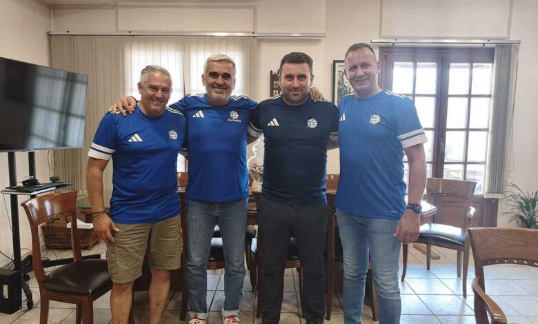Ο-Αβραμόπουλος-φόρεσε-τη-φανέλα-της-fc-hellas-Μονάχου
