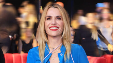 Η-Τζένη-Μπότση-ποζάρει-χωρίς-ίχνος-μακιγιάζ-στην-Ικαρία