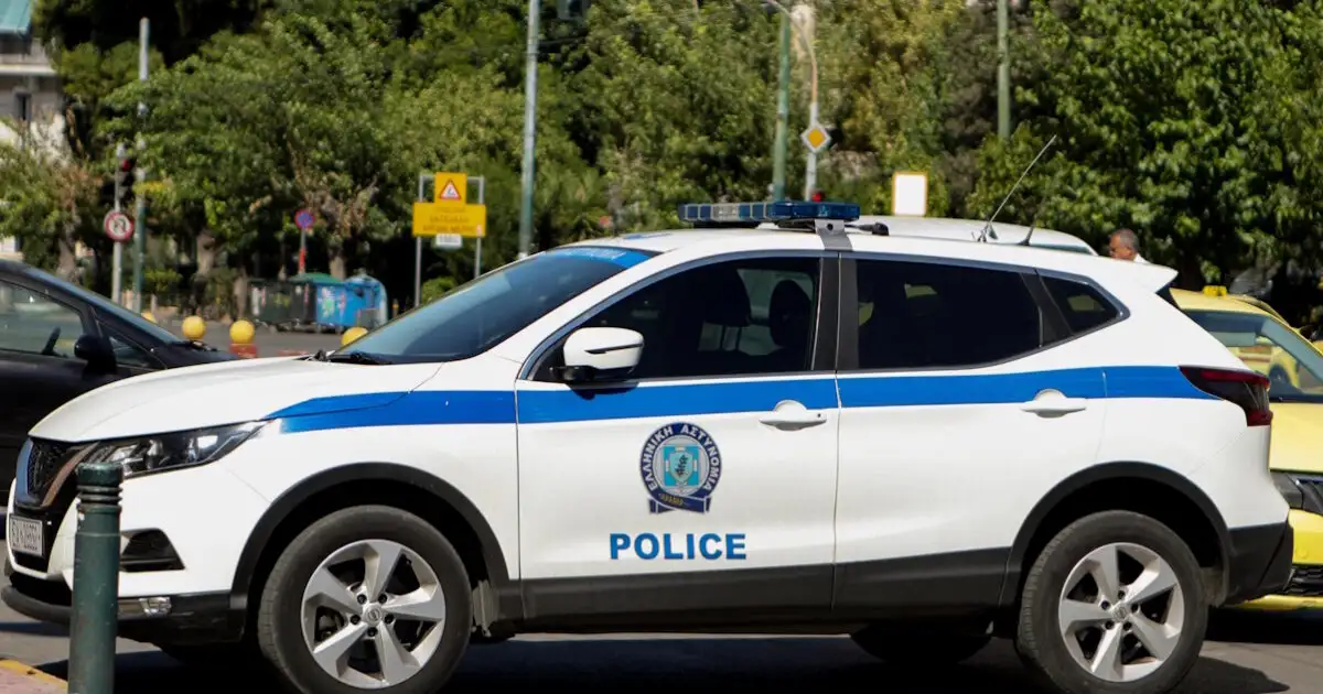 Άγιος-Δημήτριος:-Ξεσπά-η-μητέρα-του-18χρονου-που-δέχθηκε-επίθεση-με-μαχαίρι-από-23χρονο-–-«Πήγε-να-τον-σκοτώσει»