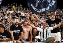 ΟΦΗ:-Οι-ποδοσφαιριστές-του-Κόντη-πήγαν-μπροστά-στην-«καυτή»-εξέδρα-και-αποθεώθηκαν-από-τους-οπαδούς-στο-Παγκρήτιο