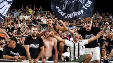 ΟΦΗ:-Οι-ποδοσφαιριστές-του-Κόντη-πήγαν-μπροστά-στην-«καυτή»-εξέδρα-και-αποθεώθηκαν-από-τους-οπαδούς-στο-Παγκρήτιο