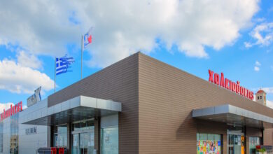 Ο-Σκλαβενίτης-ενισχύει-το-αποτύπωμά-του-στην-Κρήτη-–-Αύξηση-τζίρου-11%,-σταθερά-κέρδη-και-μέρισμα-12-εκατ.-ευρώ-από-την-Χαλκιαδάκης
