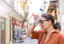 Θερμοπληξία:-Τι-να-κάνετε-για-να-την-αντιμετωπίσετε-–-9-σωτήριες-οδηγίες-και-τα-συμπτώματα-που-πρέπει-να-γνωρίζετε