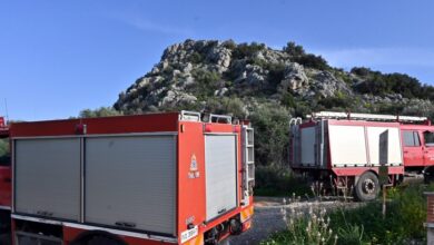 Ξυλόκαστρο:-Χειροπέδες-σε-58χρονο-για-φωτιά-από-αμέλεια-–-Προκλήθηκαν-σπινθήρες-από-βραχυκύκλωμα-σε-φωτοβολταϊκό-πάρκο