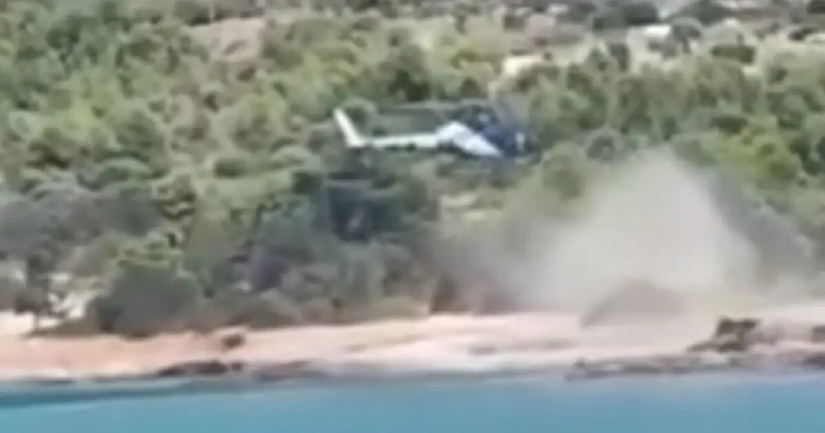 Σπέτσες:-Ελικόπτερο-προσγειώθηκε-σε-παραλία-μπροστά-στους-λουόμενους-–-Συνελήφθη-ο-πιλότος