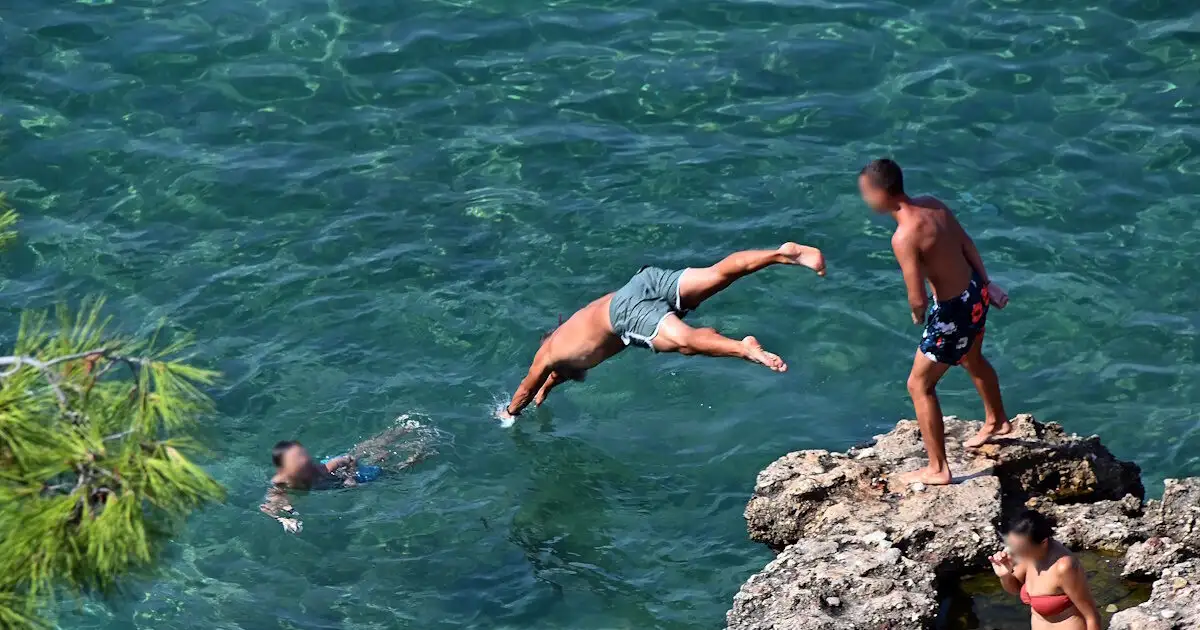 Καιρός:-«Καζάνι-που-βράζει»-η-χώρα-την-Κυριακή-με-40άρια-σε-Αττική,-Σέρρες,-Άρτα,-Κρήτη-–-Ισχυρά-μελτέμια-από-την-Δευτέρα