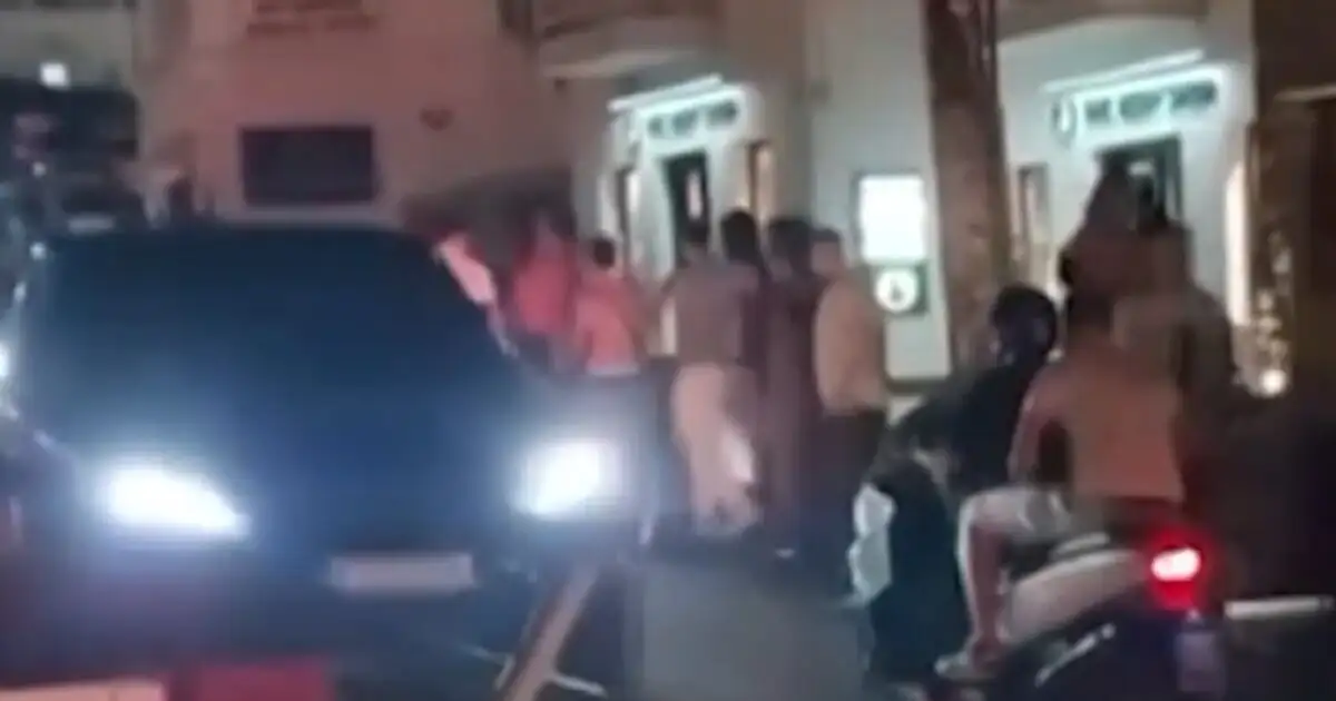 Μύκονος:-Άγριο-ξύλο-μεταξύ-τουριστών-στη-μέση-του-δρόμου
