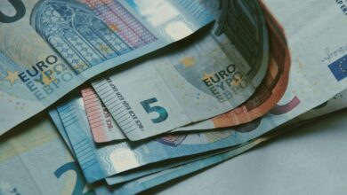 Πάνω-από-10-δισ.-ευρώ-το-πλεόνασμα-του-2026-–-Τι-αφήνει-για-νέες-παροχές 
