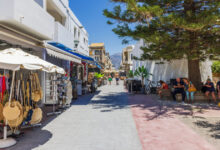 Φθινόπωρο-σαν-καλοκαίρι-για-τους-τουρίστες-–-Η-Ελλάδα-συναγωνίζεται-τη-Γαλλική-Ριβιέρα-στο-άλμα-τιμών