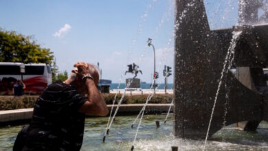 Καιρός:-Καύσωνας-διαρκείας-μέχρι-την-Τετάρτη,-θερμό-μελτέμι-και-κίνδυνος-πυρκαγιάς-–-Ποιες-περιοχές-θα-χτυπήσουν-«κόκκινο»