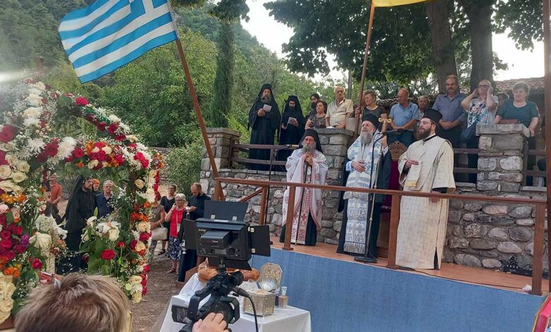 Πύλη:-Αρχιερατικός-Εσπερινός-στην-Πόρτα-Παναγιά