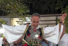 Ο-Νίκος-Αλιάγας-χόρεψε-με-φουστανέλα-σε-πανηγύρι-στη-Σταμνά-Μεσολογγίου-και-γνώρισε-την-αποθέωση