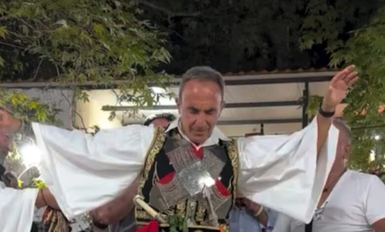 Ο-Νίκος-Αλιάγας-χόρεψε-με-φουστανέλα-σε-πανηγύρι-στη-Σταμνά-Μεσολογγίου-και-γνώρισε-την-αποθέωση
