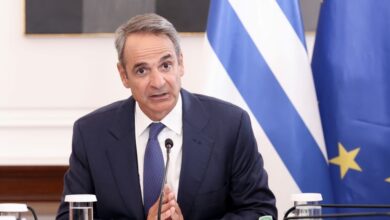 Κυριάκος-Μητσοτάκης-στο-υπουργικό:-Από-1η-Σεπτεμβρίου-η-μείωση-τιμών-και-στα-σχολικά-είδη-–-Δεν-συζητάμε-τίποτα-άλλο-με-την-Τουρκία-εκτός-από-υφαλοκρηπίδα-και-ΑΟΖ