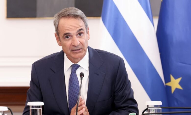 Κυριάκος-Μητσοτάκης-στο-υπουργικό:-Από-1η-Σεπτεμβρίου-η-μείωση-τιμών-και-στα-σχολικά-είδη-–-Δεν-συζητάμε-τίποτα-άλλο-με-την-Τουρκία-εκτός-από-υφαλοκρηπίδα-και-ΑΟΖ