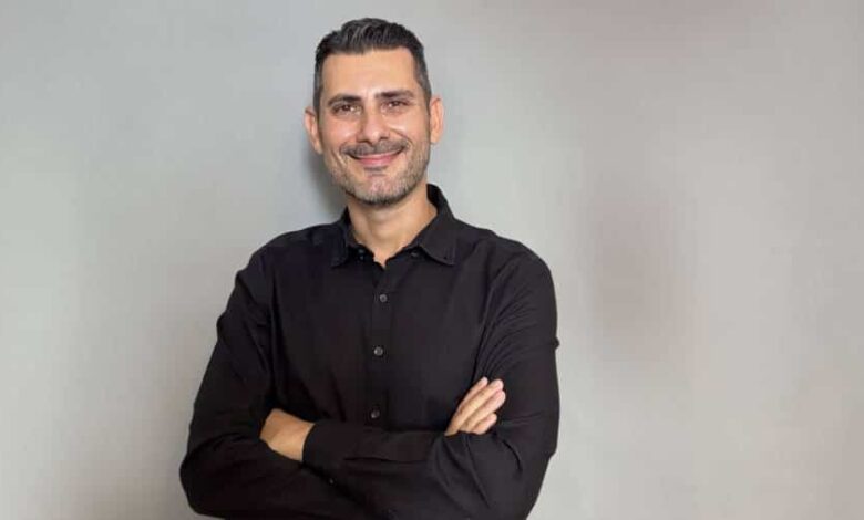 Ο-πρώτος-Κωφός-διδάκτορας-στις-Θεωρητικές-Επιστήμες-στην-Ελλάδα-από-το-Πανεπιστήμιο-Θεσσαλίας