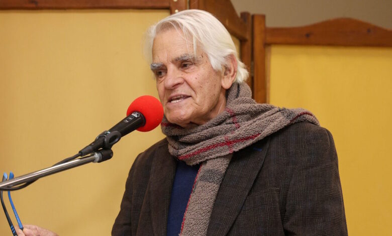 Ο-Κώστας-Πρέκας-έγινε-85-ετών-–-Η-φωτογραφία-του-στον-Πειραιά-το-1972