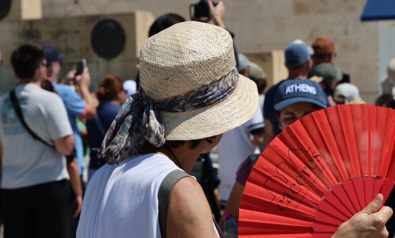Καιρός:-Κυριαρχεί-το-τρίπτυχο-«hot,-dry,-windy»-–-Ενισχύονται-τα-μελτέμια-στο-Αιγαίο,-στους-39-βαθμούς-η-θερμοκρασία