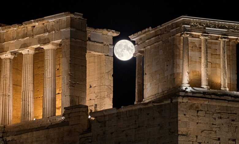 Πανσέληνος-Αυγούστου-2026:-Πότε-θα-τη-δούμε,-η-έκλειψη-και-οι-126-χώροι-που-ανοίγουν-στην-Ελλάδα