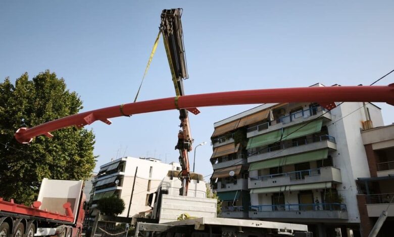 Ξεκίνησε-η-συναρμολόγηση-της-πεζογέφυρας-Αγίου-Κωνσταντίνου-–-tοποθετείται-ο-σκελετός-(φωτο)