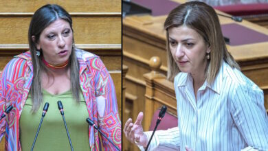 «Πόλεμος»-Αγαπηδάκη-–-Κωνσταντοπούλου-για-Ακρίτα:-«Πάει-πολύ-να-κάνετε-τη-μαχήτρια-υπέρ-των-γυναικών»