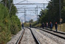 Λάρισα:-Νεκρός-άνδρας-στις-γραμμές-–-Παρασύρθηκε-από-τρένο-με-68-επιβάτες