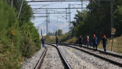 Λάρισα:-Νεκρός-άνδρας-στις-γραμμές-–-Παρασύρθηκε-από-τρένο-με-68-επιβάτες