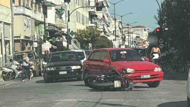 Τρίκαλα:-Σύγκρουση-ΙΧ-με-μηχανή-στην-Τσιτσάνη-–-Ένας-τραυματίας