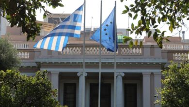 Κυβερνητικές-πηγές-κατά-ΠΑΣΟΚ:-Δεν-απαντά-για-Στουρνάρα-–-Λαθροχειρία-οι-ισχυρισμοί-για-Σπαρτιάτες
