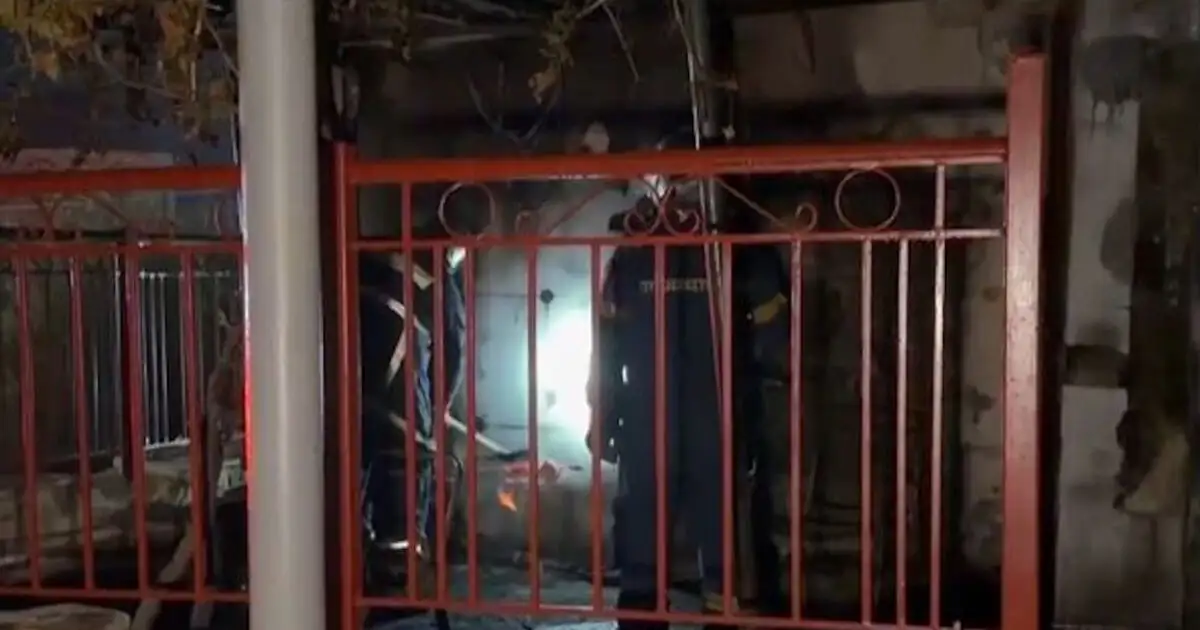 Αργολίδα:-19χρονος-μπήκε-σε-φλεγόμενο-σπίτι-και-έσωσε-ζευγάρι-ηλικιωμένων-–-«Κινδύνεψαν-να-καούν-ζωντανοί»