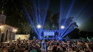 “Ενα-φεγγάρι-για-την-Ελλη”-στην-αυλή-του-δίδυμου-Οθωμανικού-Λουτρού-–-Μουσική-πανσέληνος-στα-Τρίκαλα-(φωτο)
