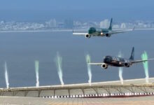 Νότια-Αφρική:-Ανατριχιαστικά-βίντεο-με-αεροπλάνα-της-airlink-που-περνούν-«ξυστά»-από-στάδιο-στο-Κέιπ-Τάουν