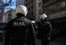 Συμπλοκή-στα-Ταμπάκικα-με-τραυματισμούς-τριών-αστυνομικών-–-Πατέρας,-γιος-και-φίλος-τους-αρνήθηκαν-τον-έλεγχο