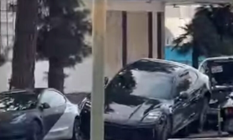 Απίστευτη-σκηνή-στο-Λος-Άντζελες:-Οδηγός-porsche-γκαζώνει-και-ξεφεύγει-από-γερανό-της-Τροχαίας