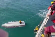 Θρίλερ-με-15χρονο:-Επέζησε-για-δύο ημέρες-στα-παγωμένα νερά-της-Αλάσκας πάνω-σε-αναποδογυρισμένη βάρκα