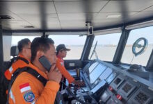 Ινδονησία:-Έξι-νεκροί-και-130-αγνοούμενοι-από-τη-βύθιση-πλοίου-–-Έχουν-διασωθεί-113-επιβάτες