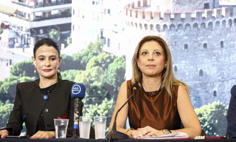 Μαρία-Καρυστιανού-από-ΔΕΘ:-«Δεν-μπορούμε-να-βάλουμε-κομματικό-πρόσημο-στην-Ελπίδα-για-τη-Δημοκρατία»