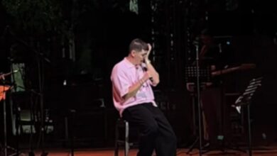 Ο-good-job-nicky-ξέσπασε-σε-δάκρυα-για-τον-Γιώργο-Μαζωνάκη-επί-σκηνής:-«Μας-έδειξε-τι-σημαίνει-ελεύθερος-άνθρωπος»