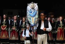 Καλαμπάκα:-Πλήθος-πιστών-στη-λιτανεία-του-Αγίου-Βησσαρίωνος